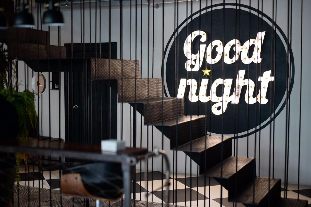 מלון האט יאי Goodnight Poshtel + Free Netflix מראה חיצוני תמונה
